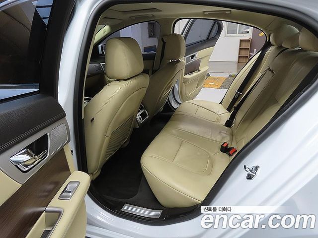Jaguar XF 3.0D Luxury X250 2015 — фото 8
