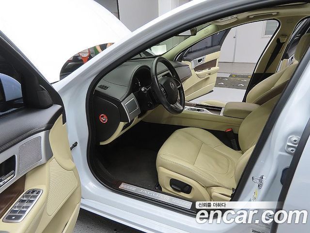 Jaguar XF 3.0D Luxury X250 2015 — фото 17