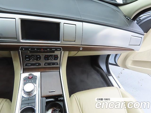 Jaguar XF 3.0D Luxury X250 2015 — фото 18
