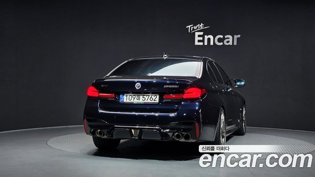 BMW 5 Series (G30) M550i xDrive 2023 — фото 4