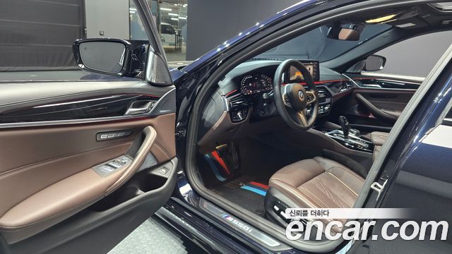 BMW 5 Series (G30) M550i xDrive 2023 — фото 10