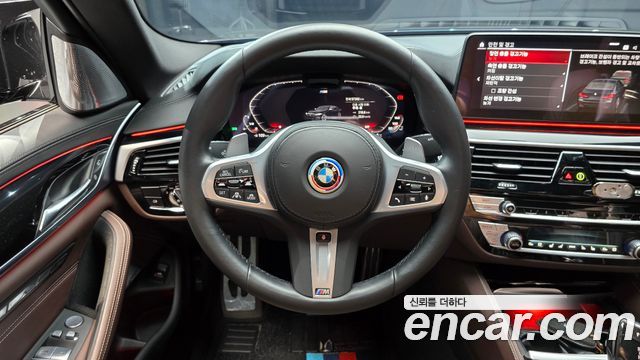 BMW 5 Series (G30) M550i xDrive 2023 — фото 13