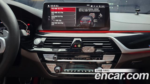 BMW 5 Series (G30) M550i xDrive 2023 — фото 14