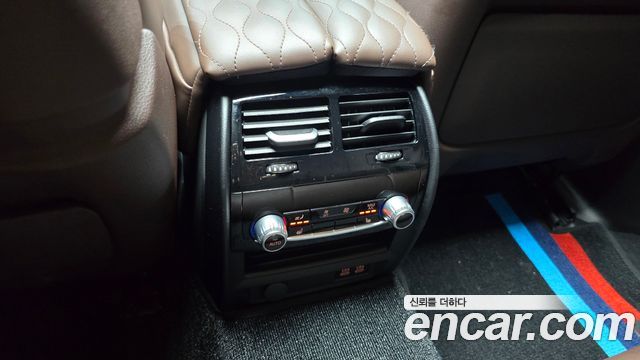 BMW 5 Series (G30) M550i xDrive 2023 — фото 20