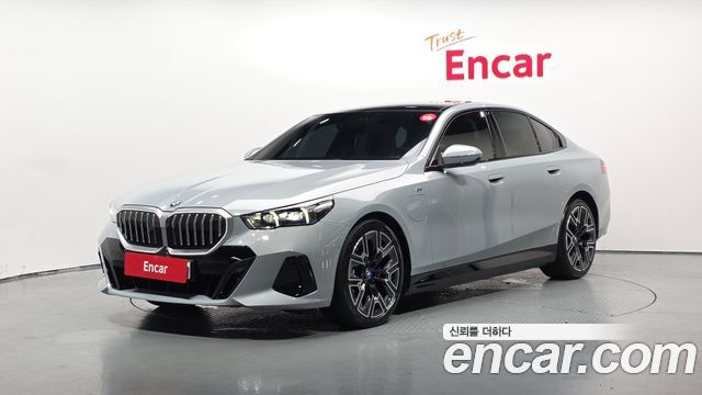 BMW 5 Series (G60) 530e M Sport 2025 — фото 1