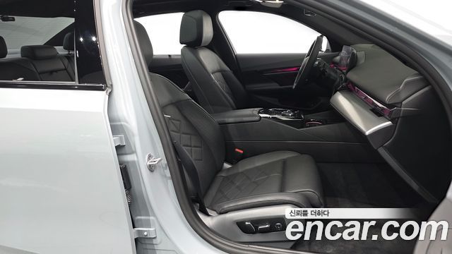 BMW 5 Series (G60) 530e M Sport 2025 — фото 12