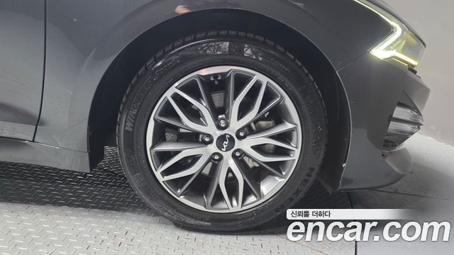 Kia K5 (III) 2.0 Noblesse 2022 — фото 27