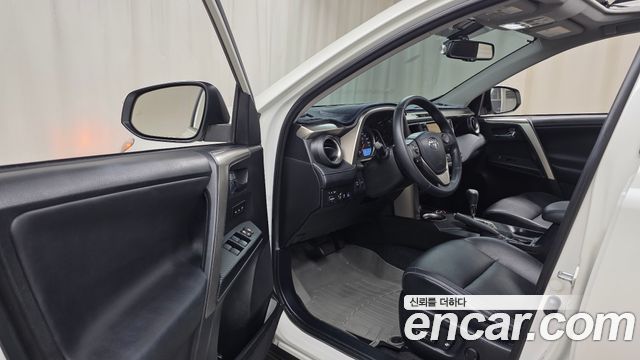 Toyota RAV4 2.5 4WD 4th 2014 — фото 10