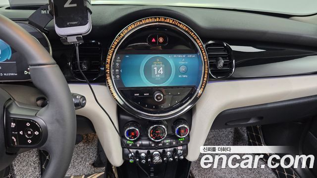 MINI Cooper S Classic Third Generation 2023 — фото 17