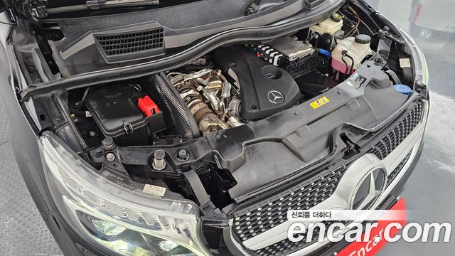 Mercedes-Benz V-Class V300 CDI W447 2023 — фото 6