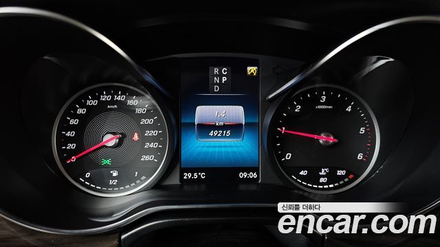 Mercedes-Benz V-Class V300 CDI W447 2023 — фото 8