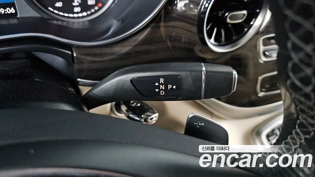 Mercedes-Benz V-Class V300 CDI W447 2023 — фото 9