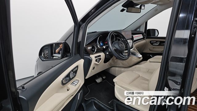 Mercedes-Benz V-Class V300 CDI W447 2023 — фото 10