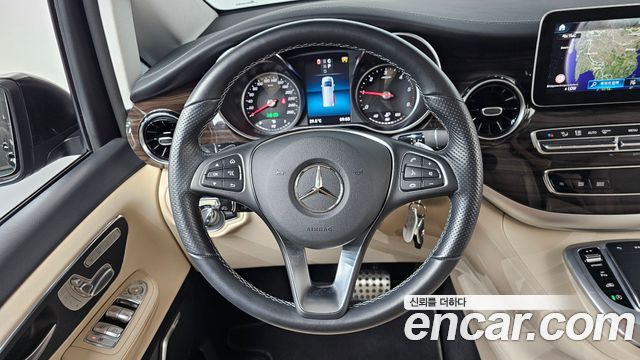 Mercedes-Benz V-Class V300 CDI W447 2023 — фото 12