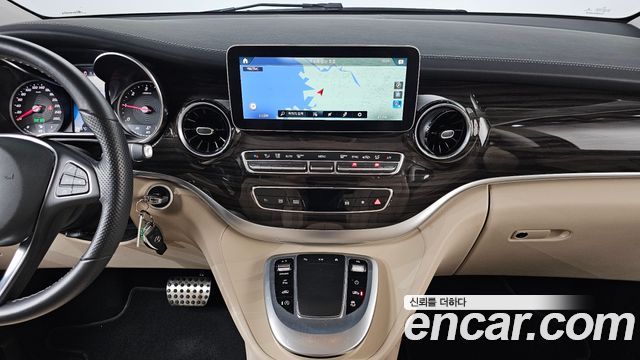 Mercedes-Benz V-Class V300 CDI W447 2023 — фото 13