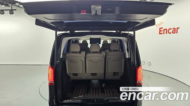 Mercedes-Benz V-Class V300 CDI W447 2023 — фото 20