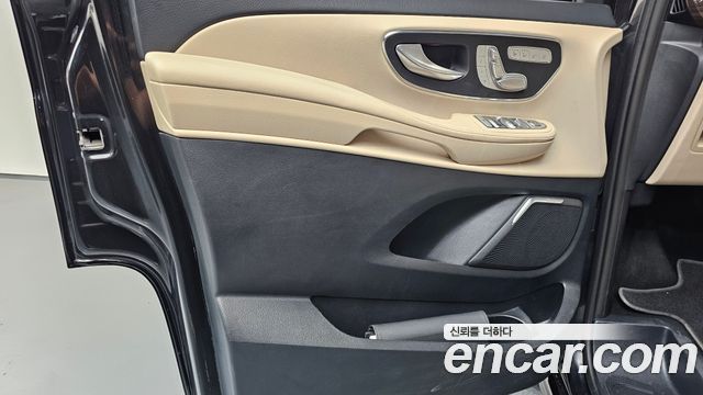 Mercedes-Benz V-Class V300 CDI W447 2023 — фото 24