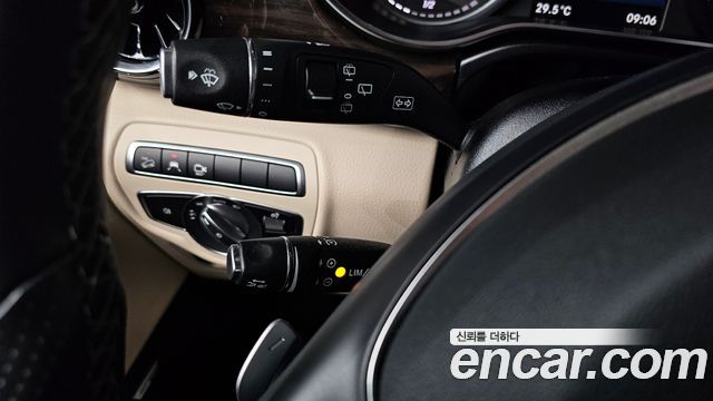 Mercedes-Benz V-Class V300 CDI W447 2023 — фото 28