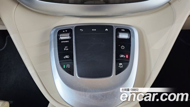 Mercedes-Benz V-Class V300 CDI W447 2023 — фото 31