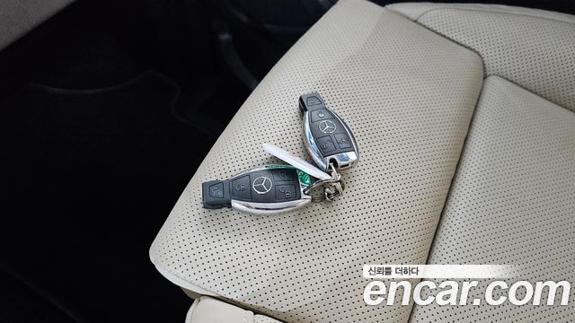Mercedes-Benz V-Class V300 CDI W447 2023 — фото 32