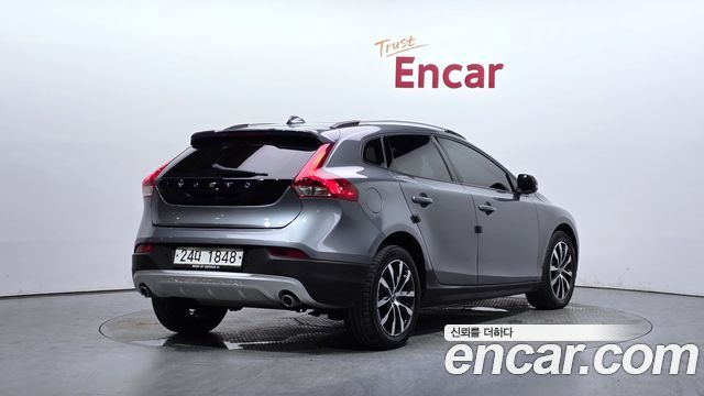 Volvo V40 Cross Country D3 2019 — фото 2
