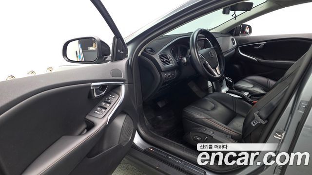 Volvo V40 Cross Country D3 2019 — фото 10