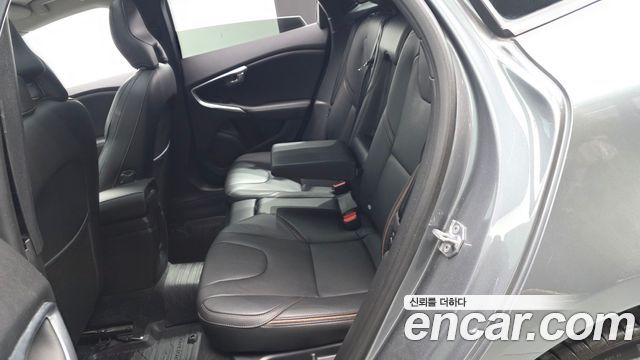 Volvo V40 Cross Country D3 2019 — фото 16