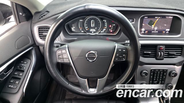 Volvo V40 Cross Country D3 2019 — фото 17