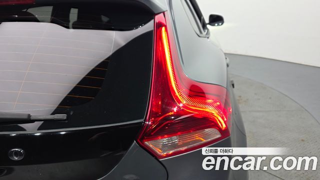 Volvo V40 Cross Country D3 2019 — фото 29