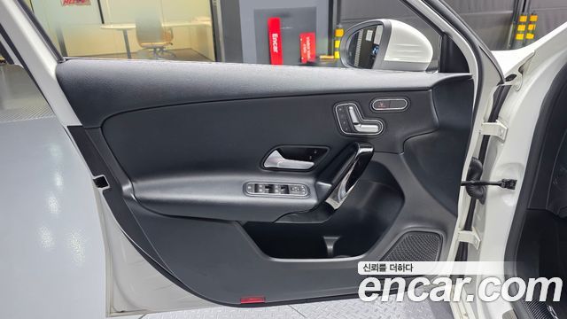 Mercedes-Benz A-Class (W177) A220 Hatchback 2019 — фото 24
