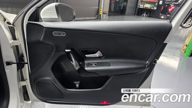 Mercedes-Benz A-Class (W177) A220 Hatchback 2019 — фото 25