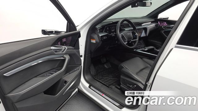 Audi e-tron 55 Quattro Sportback 2022 — фото 10