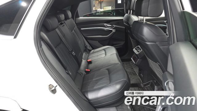 Audi e-tron 55 Quattro Sportback 2022 — фото 12