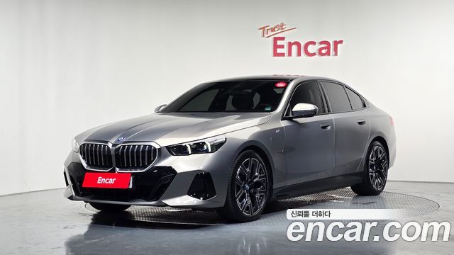 BMW 5 Series (G60) 530e xDrive M Sport 2025 — фото 1