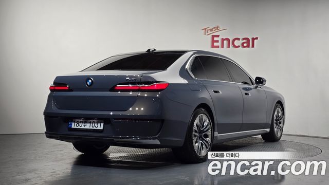 BMW 7 Series (G70) 740i sDrive Design Pure Excellence 2023 — фото 2