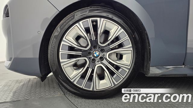 BMW 7 Series (G70) 740i sDrive Design Pure Excellence 2023 — фото 5