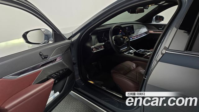 BMW 7 Series (G70) 740i sDrive Design Pure Excellence 2023 — фото 10
