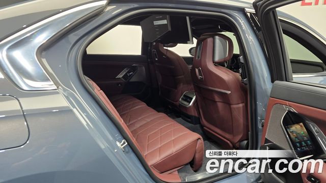 BMW 7 Series (G70) 740i sDrive Design Pure Excellence 2023 — фото 15