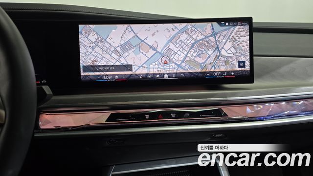 BMW 7 Series (G70) 740i sDrive Design Pure Excellence 2023 — фото 16