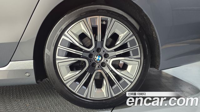 BMW 7 Series (G70) 740i sDrive Design Pure Excellence 2023 — фото 27