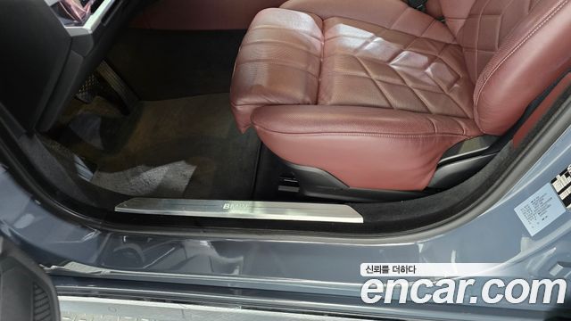 BMW 7 Series (G70) 740i sDrive Design Pure Excellence 2023 — фото 36