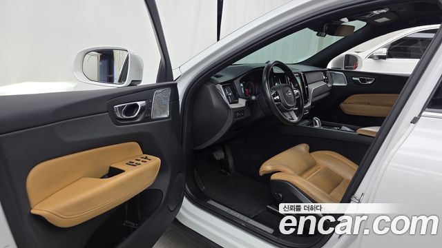 Volvo XC60 (II) T8 Inscription 2018 — фото 10