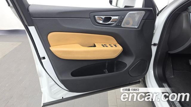 Volvo XC60 (II) T8 Inscription 2018 — фото 30