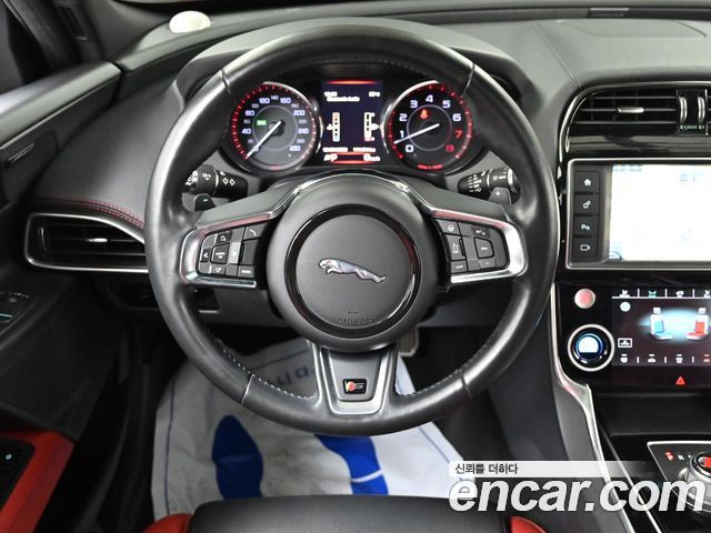 Jaguar XE 3.0 SC S 2016 — фото 17