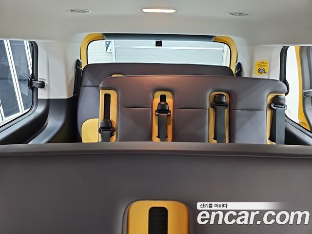 Hyundai Staria L3.5  Kinder Safety Car 15-Seater 2022 — фото 16