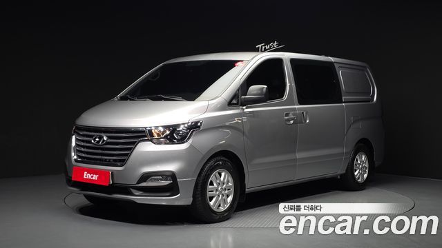 Hyundai Grand Starex Van 5-Seater Smart