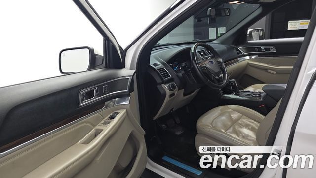 Ford Explorer 2.3 Limited 4WD 5th 2018 — фото 10