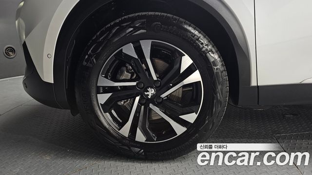 Peugeot e-2008 (II) EV GT 2023 — фото 5