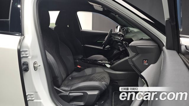 Peugeot e-2008 (II) EV GT 2023 — фото 10