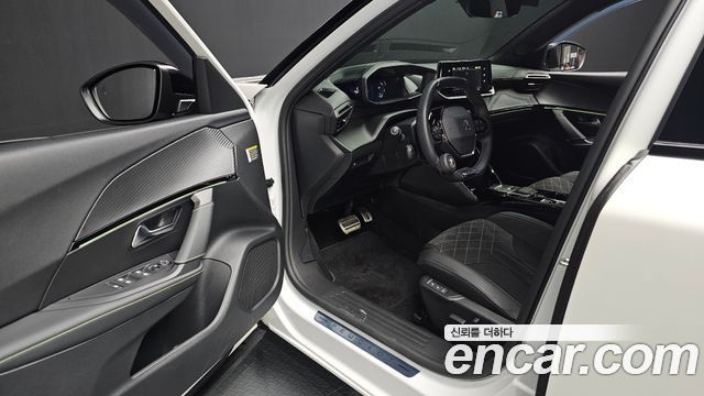 Peugeot e-2008 (II) EV GT 2023 — фото 11